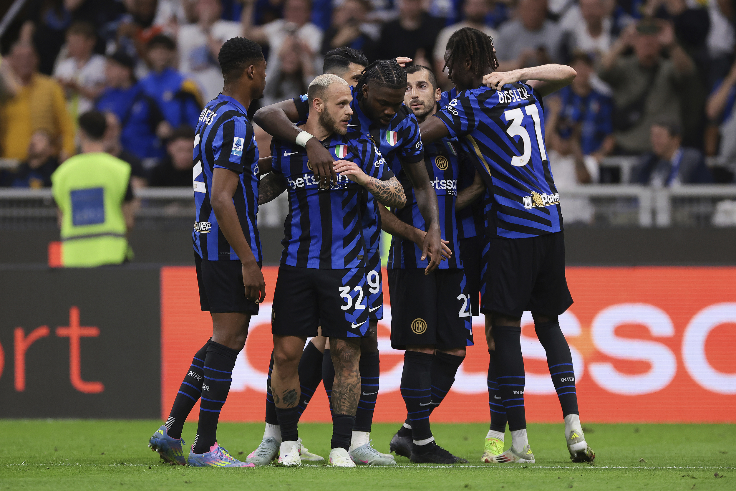 包含皇家社会发布备战花絮，今晨官宣签约，意甲任务艰巨，球队文化再被提及的词条