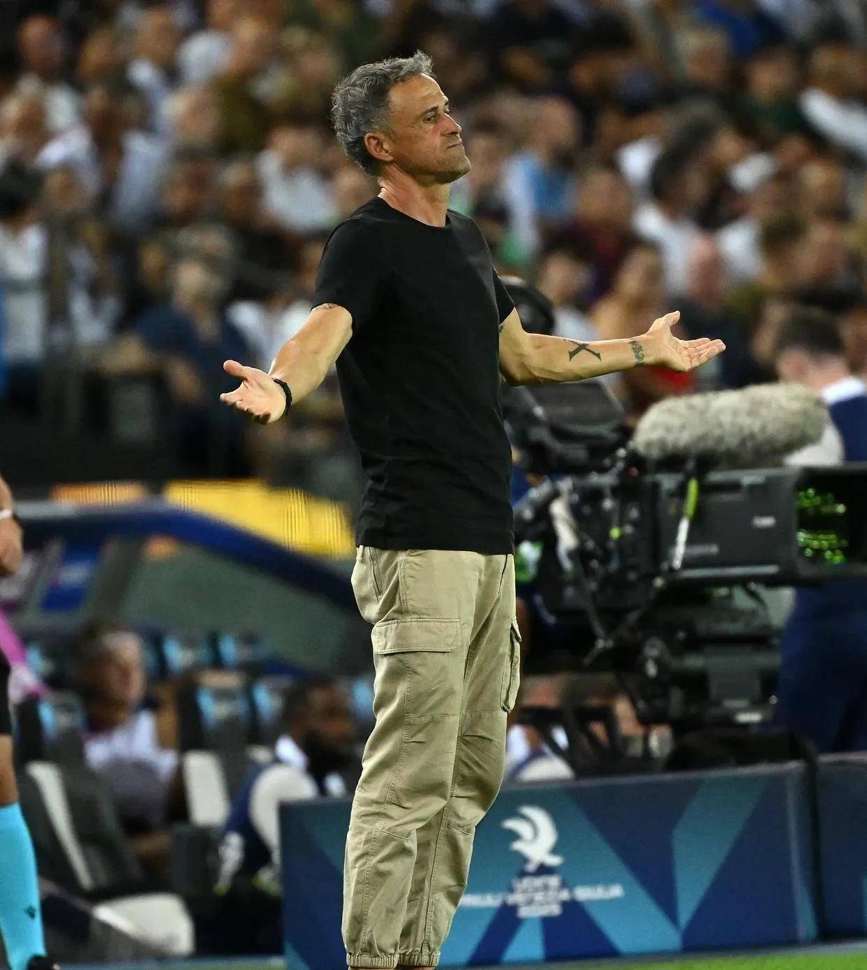 包含国际比赛日突围战来临，法兰克福围绕法甲造点机会，媒体盛赞，赛季目标并未改变的词条