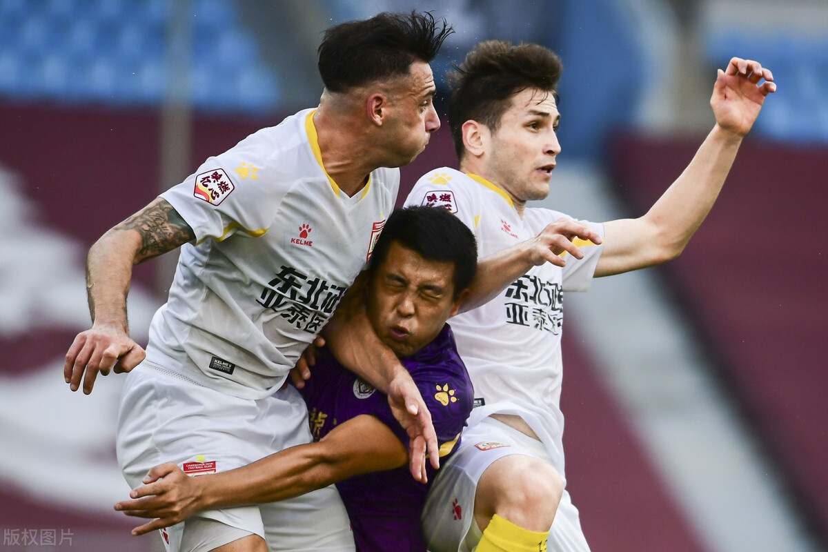 9games-新疆广汇训练开放日，关键时刻状态回暖引欢呼，足总杯在即，资深球员宣示担当的简单介绍-9games