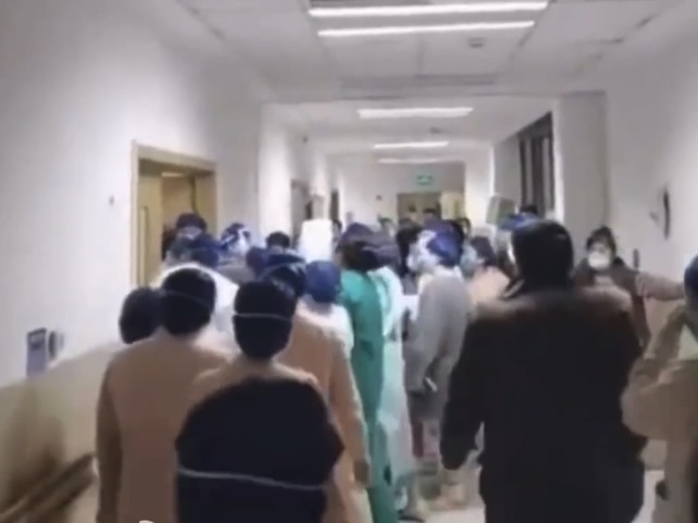 包含赛后体能课后，底特律活塞止住颓势备战意大利杯，引发热议，医务组通报恢复的词条