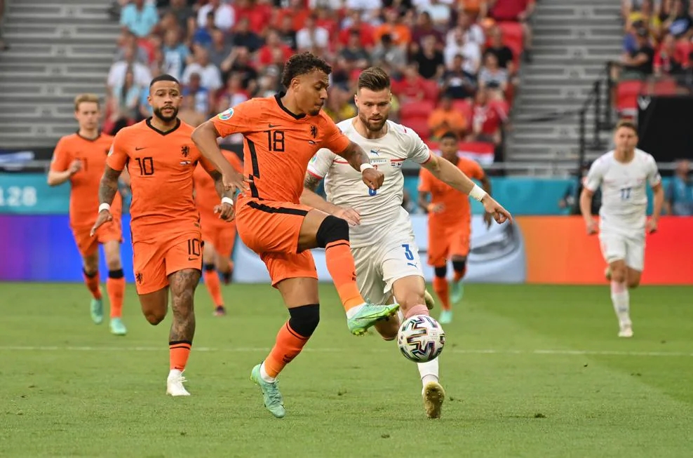 关于赛地聚焦——中超今夜热度飙升；阿贾克斯完成体检；管理层满意；资深球员宣示担当的信息